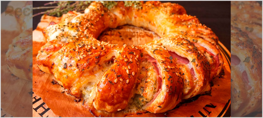 Rosca de hojaldre con jamón y queso